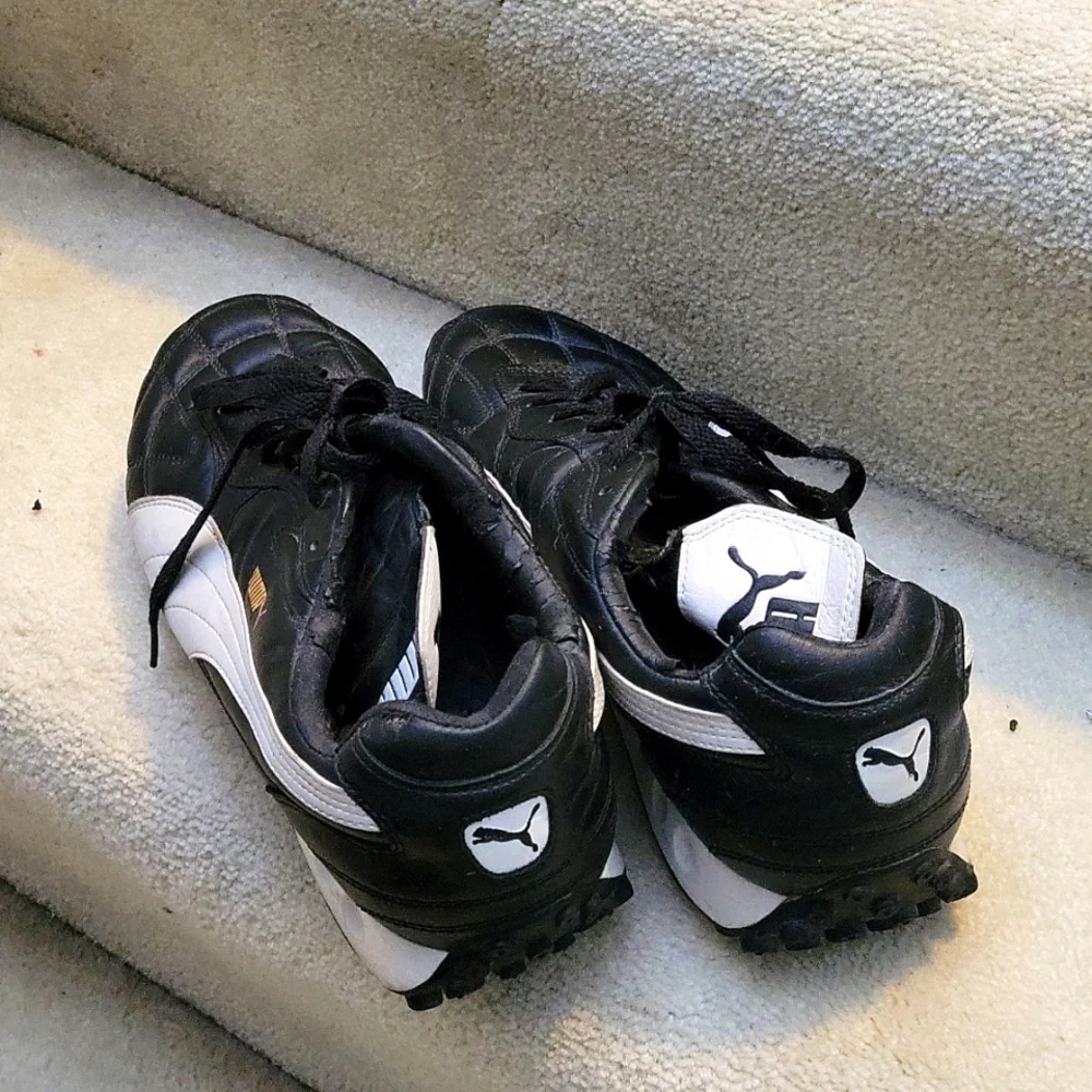 Vintage Puma Tennis Shoes